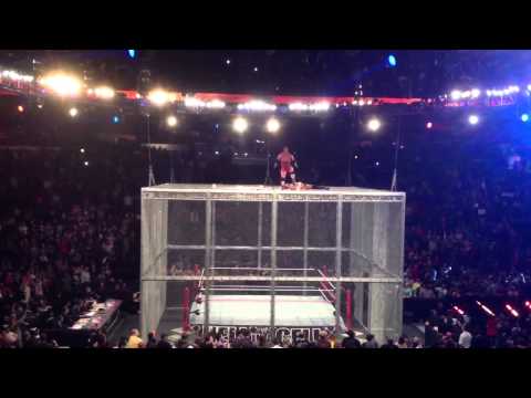 Crowd Video Punk & Ryback Climb The&nbsp;Cell