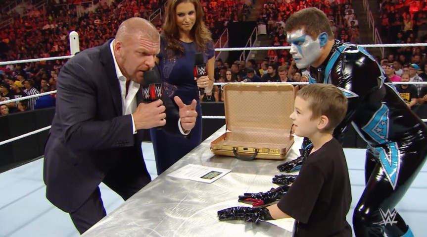 Video: 8-Year Old Elijah Signing His WWE&nbsp;Contact