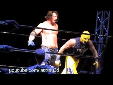 (Video) AJ Styles VS Rey Mysterio – Fans Chant Royal&nbsp;Rumble