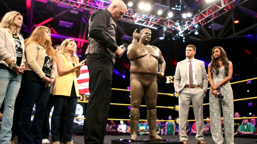 WWE And The Rhodes Family Reveal Dusty Rhodes Statue At WrestleMania 32&nbsp;Axxess